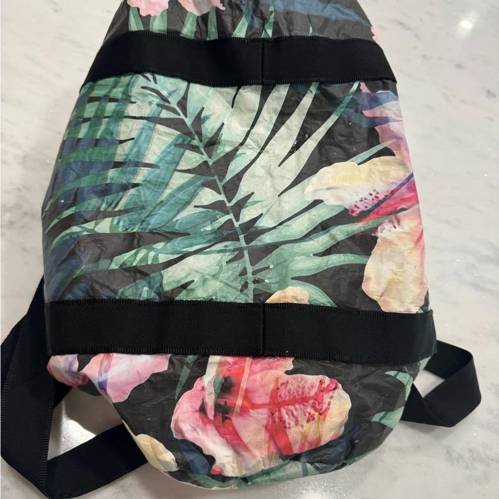 Aloha collection With Love From Paradise Duffle bag 🌺 - Picture 4 of 5